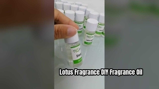 Lotusgeur voor het maken van douchegelshampoo